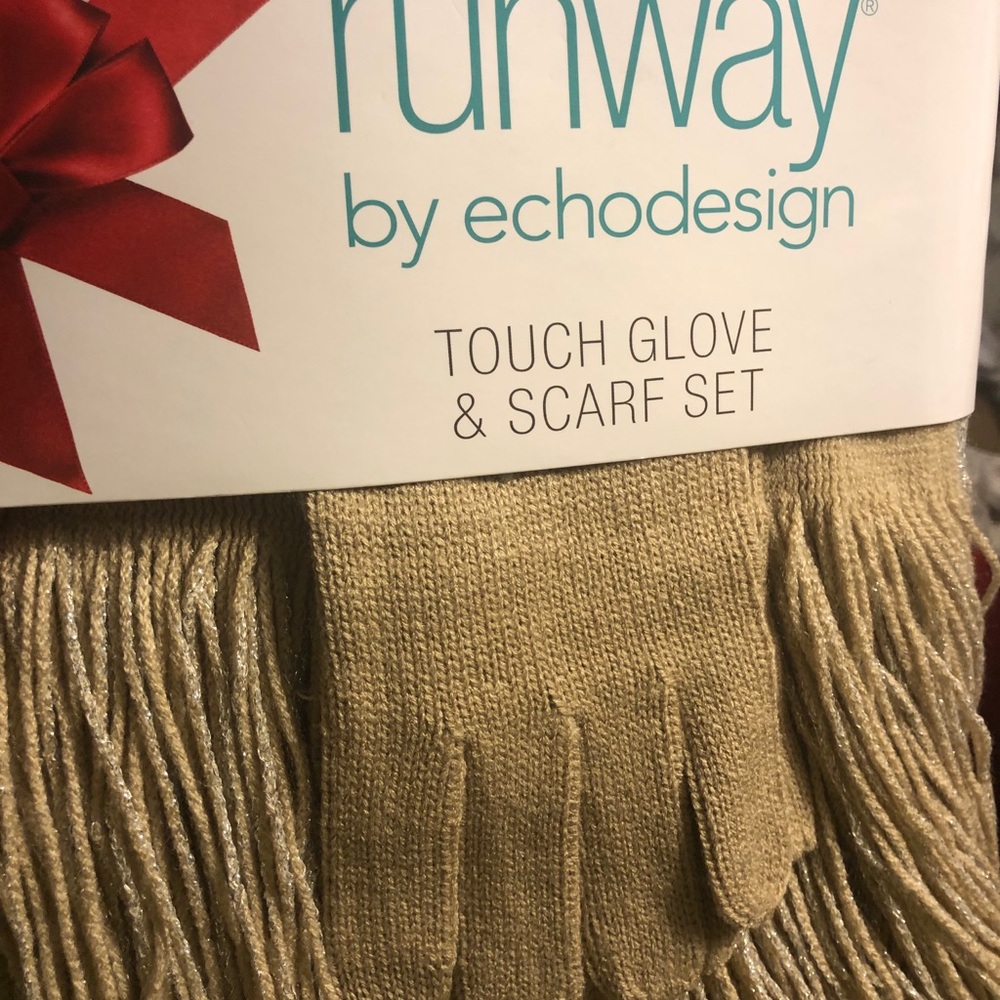Touch Glove & Scarf Set